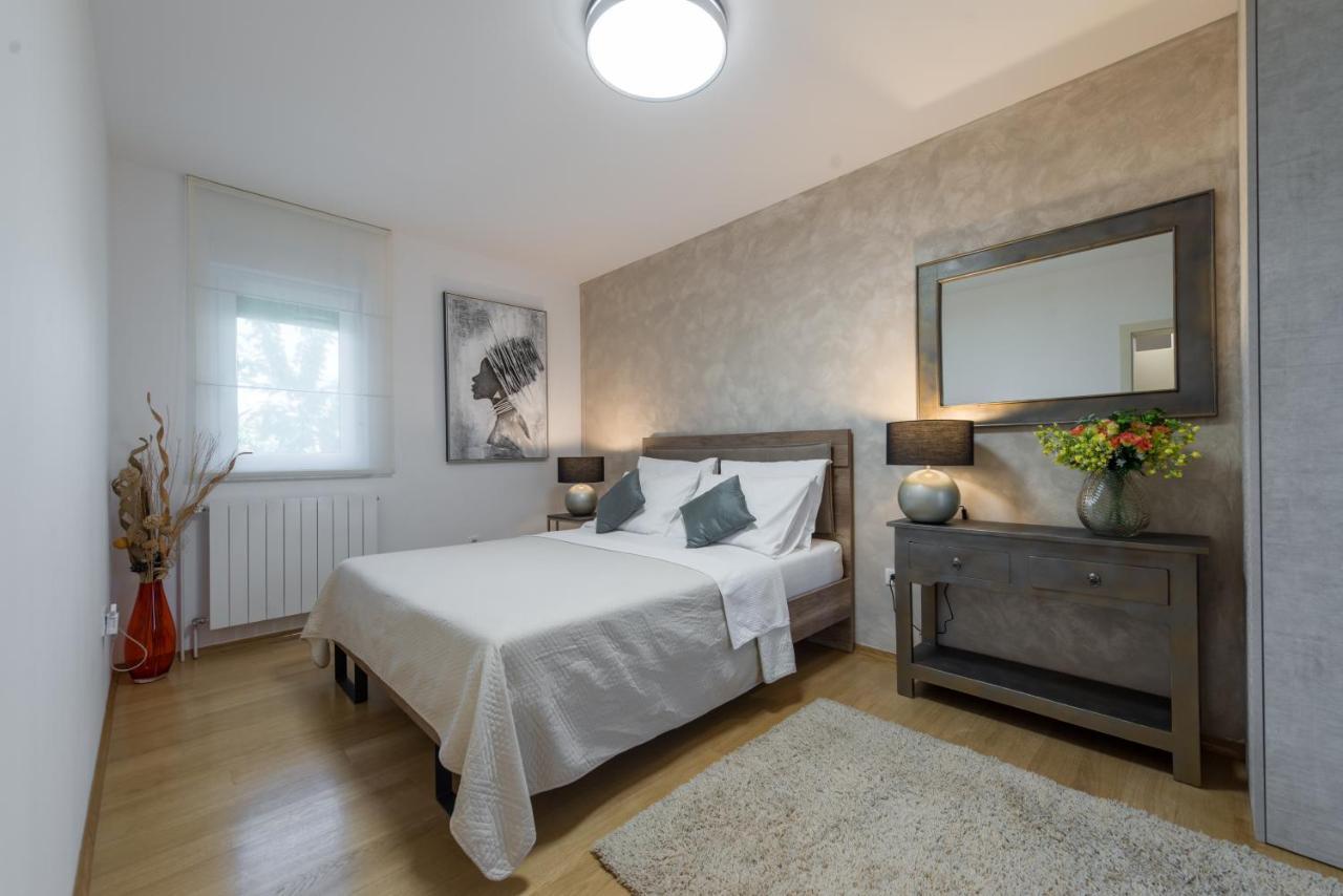 Chris'S Condo 2 Сплит Экстерьер фото